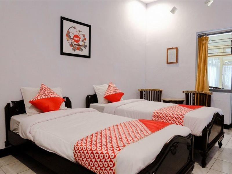 Hotel Palem 1 Syariah Redpartner Malang Esterno foto